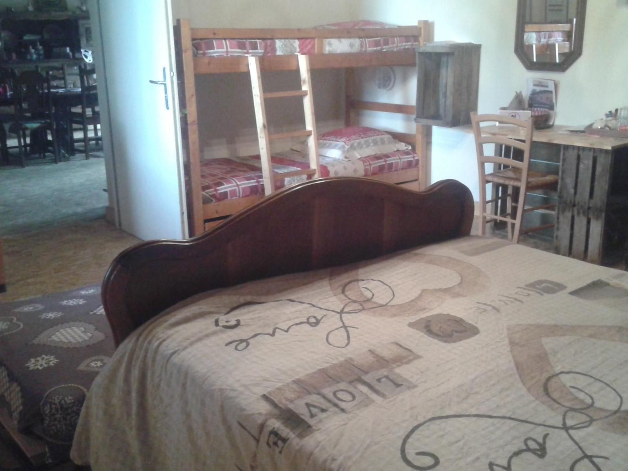 A La Poularde B&B Curciat-Dongalon Bilik gambar
