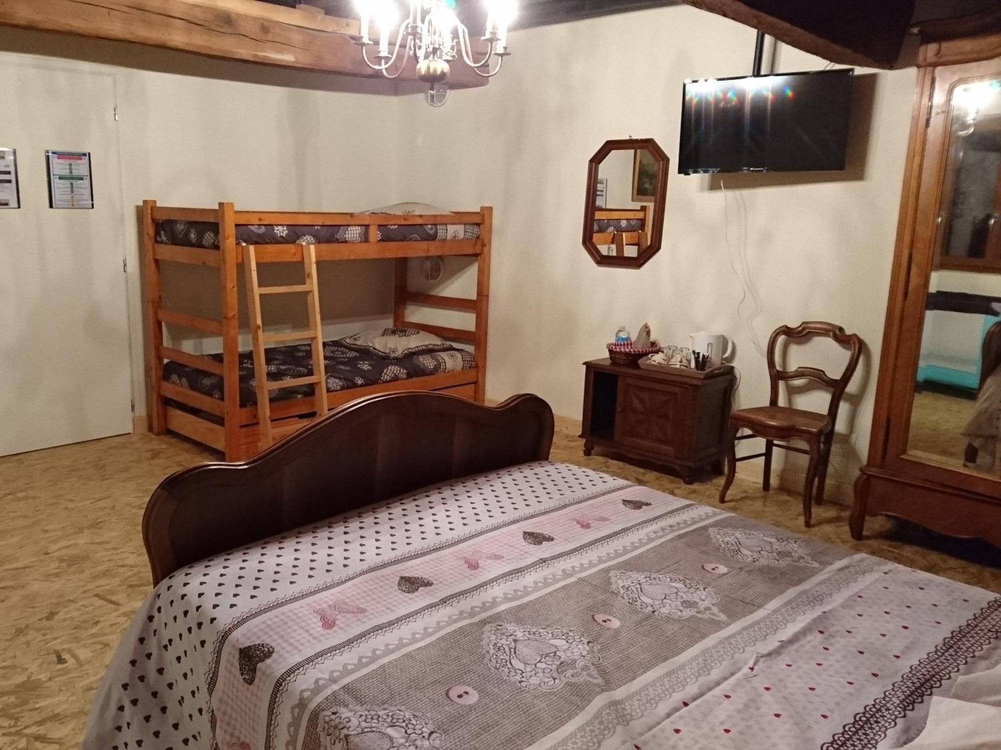 A La Poularde B&B Curciat-Dongalon Bilik gambar